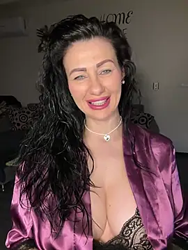 Snapshot of IRISWHITE17 chatting on 02/16/26, 05:58 IRISWHITE17 online show from 02/16/26, 05:58