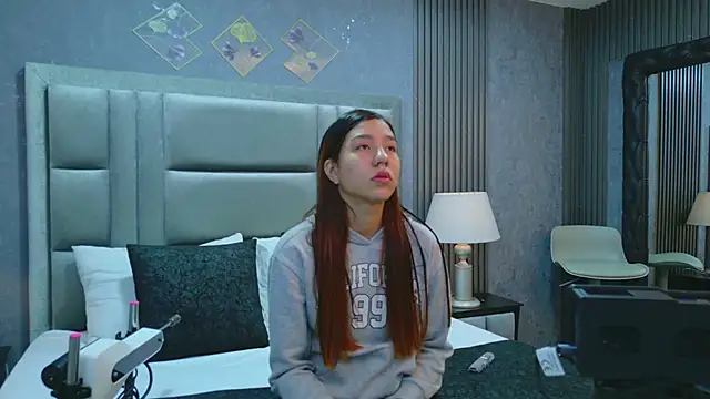 VioletFroost online show from 01/10/26, 07:37