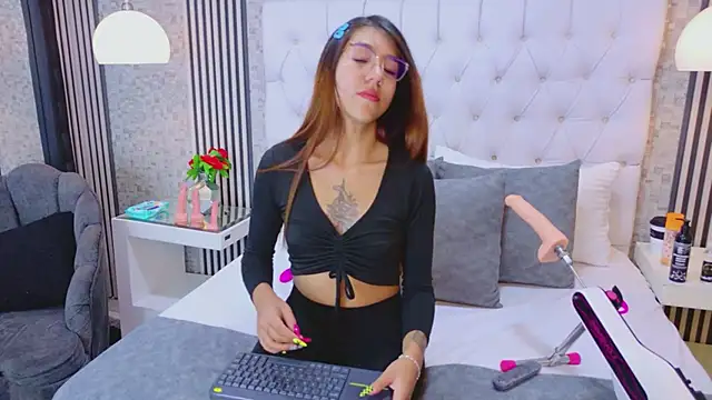 VioletFroost online show from 04/01/26, 07:11