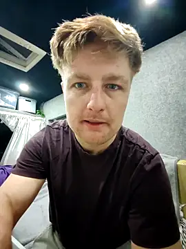 Snapshot of Xavier_wolfx chatting on 02/22/26, 07:12 Xavier wolfx online show from 02/22/26, 07:12