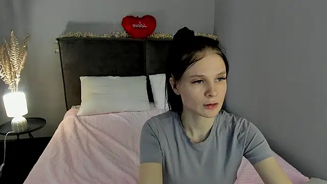 SkinyJoys online show from 02/15/26, 07:51