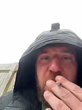 Snapshot of slutwifebbw chatting on 03/29/26, 05:46 slutwifebbw online show from 03/29/26, 05:46