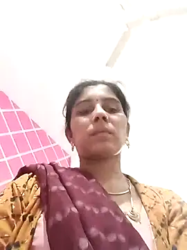 Snapshot of Hot_ree85 chatting on 02/21/26, 04:46 Hot ree85 online show from 02/21/26, 04:46