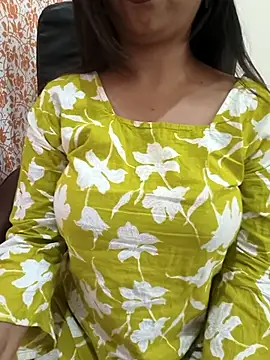 Hot Twinkle online show from 04/08/26, 06:24