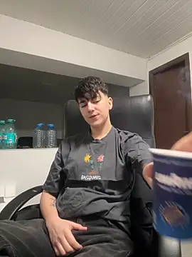 Snapshot of ravenryx chatting on 02/13/26, 03:52 ravenryx online show from 02/13/26, 03:52