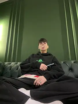 Snapshot of ravenryx chatting on 02/20/26, 04:29 ravenryx online show from 02/20/26, 04:29