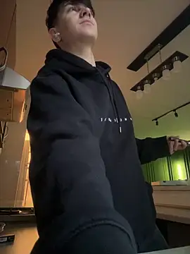 Snapshot of ravenryx chatting on 02/21/26, 03:46 ravenryx online show from 02/21/26, 03:46