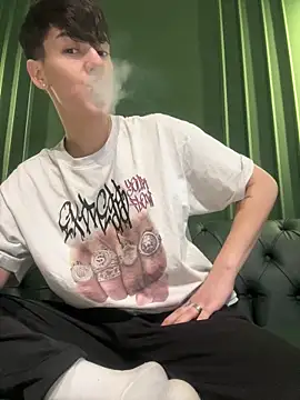 Snapshot of ravenryx chatting on 02/26/26, 03:55 ravenryx online show from 02/26/26, 03:55