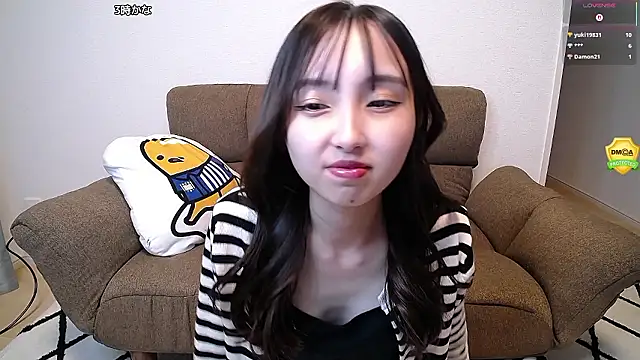Snapshot of -Ema_ chatting on 07/14/26, 01:28 -Ema online show from 07/14/26, 01:28