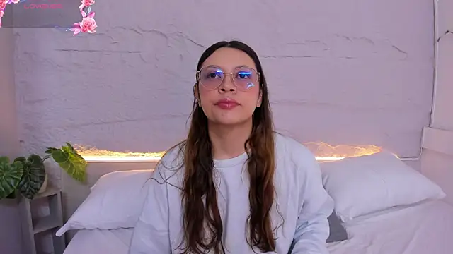 lanna 18  online show from 04/13/26, 11:48