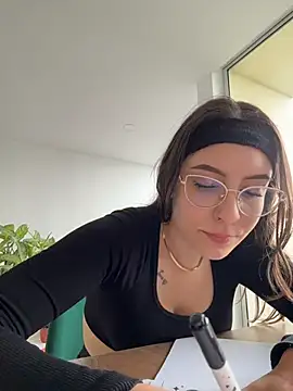 alesziarose  online show from 01/31/26, 09:24