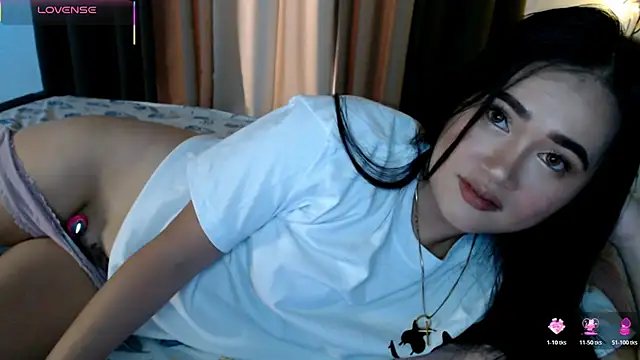 Snapshot of simplykhate chatting on 07/24/26, 02:42 simplykhate online show from 07/24/26, 02:42