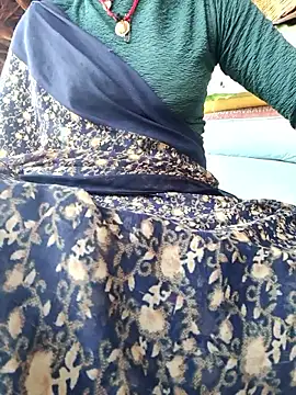 Snapshot of Queen_chayna chatting on 02/15/26, 03:14 Queen chayna online show from 02/15/26, 03:14