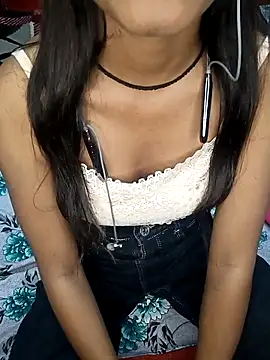 Snapshot of Moongirl963 chatting on 02/28/26, 05:03 Moongirl963 online show from 02/28/26, 05:03