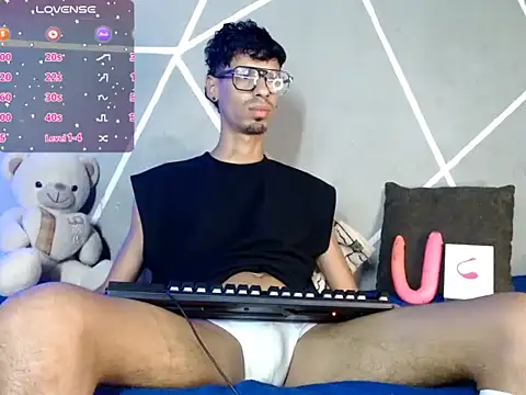 Snapshot of alexx_23cm chatting on 06/07/26, 03:21 alexx 23cm online show from 06/07/26, 03:21