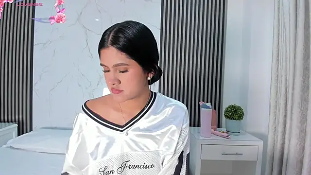 NatashaTaylor1 online show from 04/06/26, 11:05