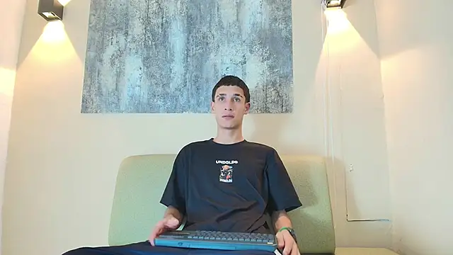 Snapshot of SEBASS_R chatting on 01/09/26, 01:03 SEBASS R online show from 01/09/26, 01:03