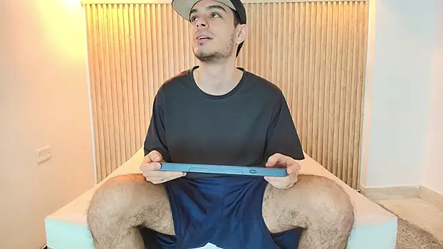 Snapshot of IM_BULL chatting on 01/13/26, 12:43 IM BULL online show from 01/13/26, 12:43