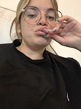 gisequeen online show from 04/15/26, 09:15