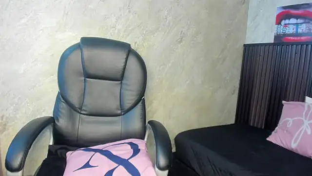 tanisha  lux online show from 02/28/26, 08:32