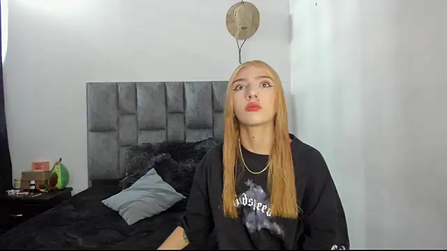 Snapshot of emily_pons chatting on 01/09/26, 03:04 emily pons online show from 01/09/26, 03:04