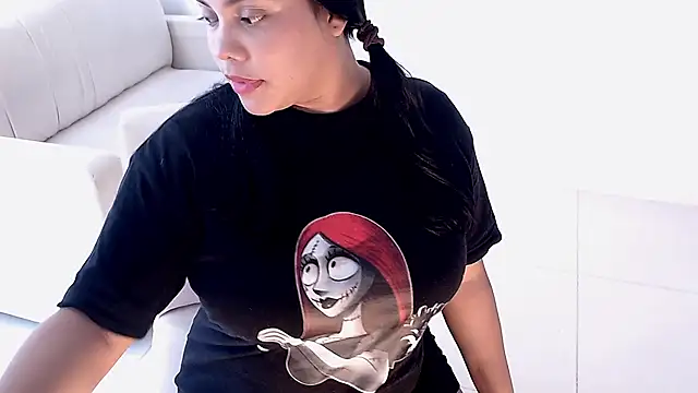 isabelateran online show from 07/27/26, 07:10
