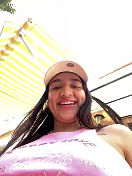 Snapshot of honey_kendalll chatting on 03/02/26, 11:39 honey kendalll online show from 03/02/26, 11:39