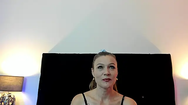 Snapshot of angel_yours11 chatting on 07/08/26, 02:38 angel yours11 online show from 07/08/26, 02:38