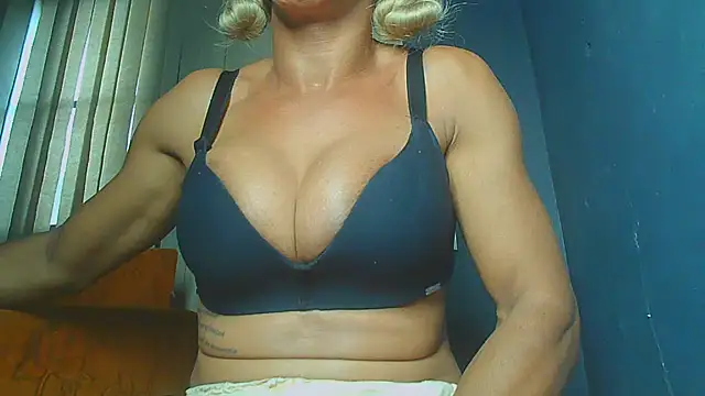 Snapshot of paolla23cm_brasil chatting on 07/25/26, 04:15 paolla23cm brasil online show from 07/25/26, 04:15