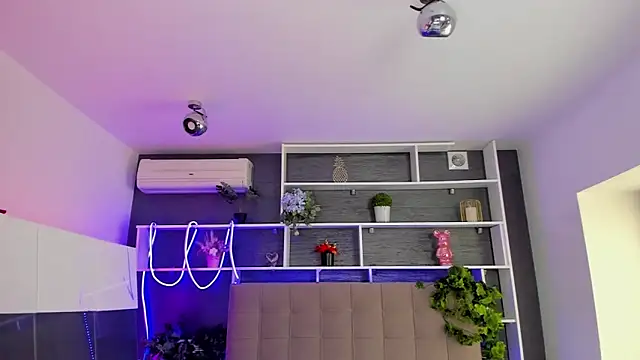 StephieRousee online show from 03/04/26, 06:30