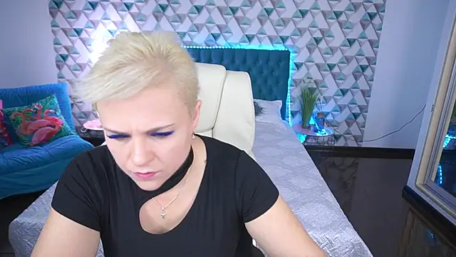 Snapshot of CrystalVibe chatting on 05/27/26, 06:10 CrystalVibe online show from 05/27/26, 06:10