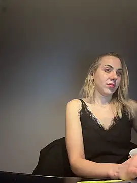 ElenaWhitmore online show from 04/15/26, 09:04