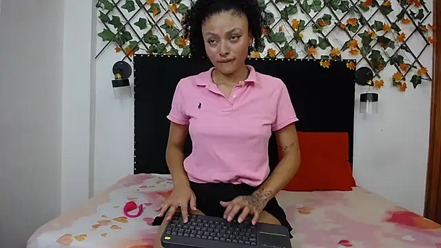 vsamanthaper1 online show from 04/09/26, 07:30