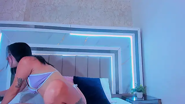 Snapshot of IsaBlue chatting on 02/11/26, 02:11 IsaBlue online show from 02/11/26, 02:11