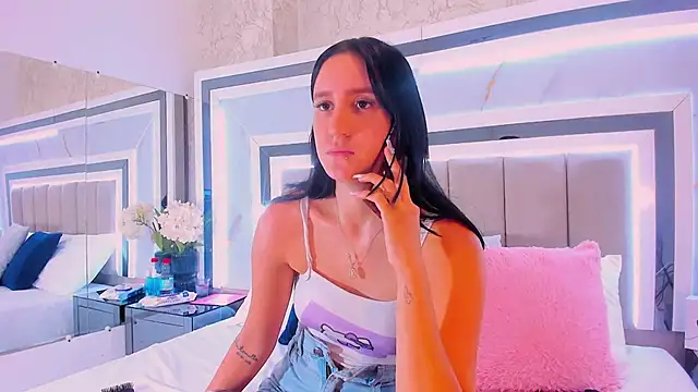 Snapshot of IsaBlue chatting on 02/14/26, 01:52 IsaBlue online show from 02/14/26, 01:52