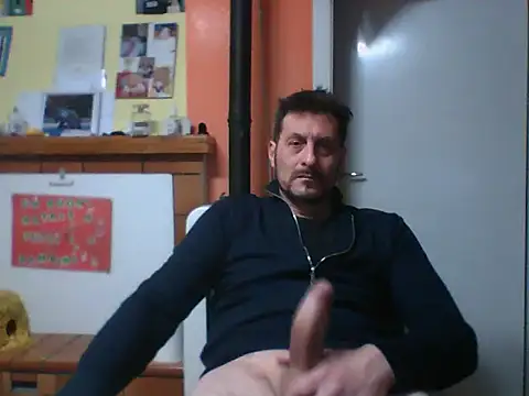 Snapshot of colosone chatting on 02/21/25, 10:04 colosone online show from 02/21/25, 10:04