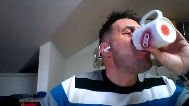 Snapshot of colosone chatting on 11/18/25, 08:08 colosone online show from 11/18/25, 08:08