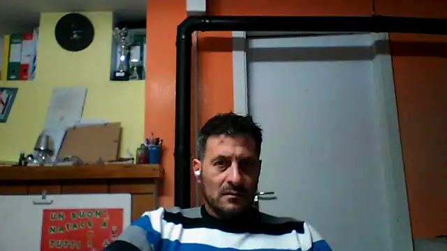 Snapshot of colosone chatting on 11/25/25, 04:18 colosone online show from 11/25/25, 04:18