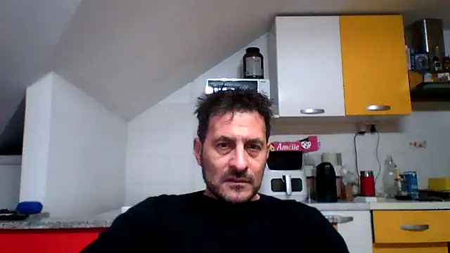 Snapshot of colosone chatting on 12/04/25, 11:19 colosone online show from 12/04/25, 11:19