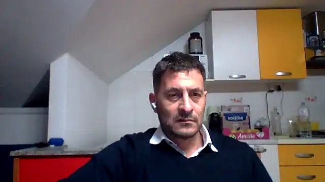 Snapshot of colosone chatting on 12/15/25, 09:52 colosone online show from 12/15/25, 09:52