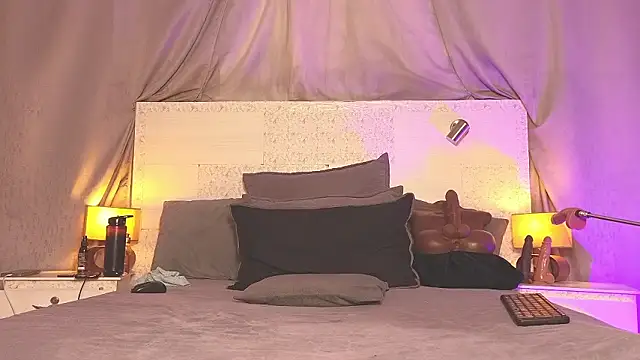 tiffanymena1 online show from 01/15/26, 07:46