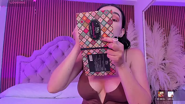 Violett hott  online show from 02/13/26, 12:56