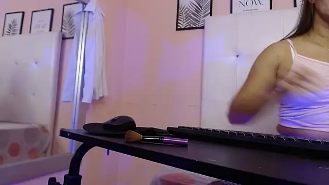 Snapshot of baby_bonny_ chatting on 01/12/26, 12:21 baby bonny online show from 01/12/26, 12:21