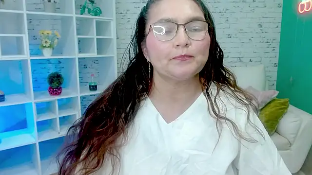 Snapshot of elena_milf1 chatting on 01/08/26, 06:10 elena milf1 online show from 01/08/26, 06:10