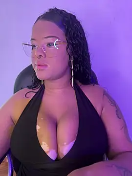 Snapshot of Antonella_03s chatting on 01/17/26, 08:12 Antonella 03s online show from 01/17/26, 08:12