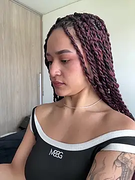 crystal dlun online show from 02/26/26, 04:17