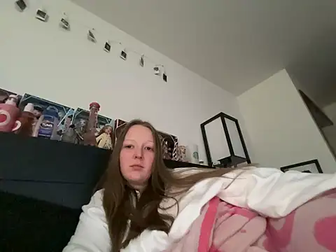 Snapshot of prettygirltracy_12 chatting on 02/02/26, 02:05 prettygirltracy 12 online show from 02/02/26, 02:05