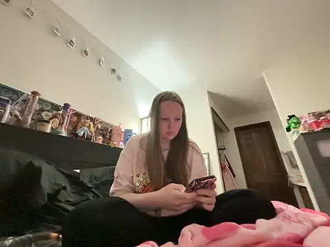 Snapshot of prettygirltracy_12 chatting on 02/05/26, 12:43 prettygirltracy 12 online show from 02/05/26, 12:43