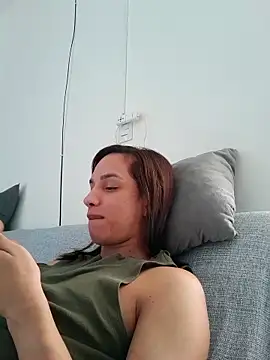 Snapshot of ofjuliaa chatting on 05/05/26, 02:36 ofjuliaa online show from 05/05/26, 02:36