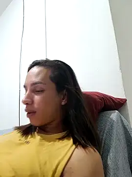 Snapshot of ofjuliaa chatting on 05/06/26, 02:40 ofjuliaa online show from 05/06/26, 02:40